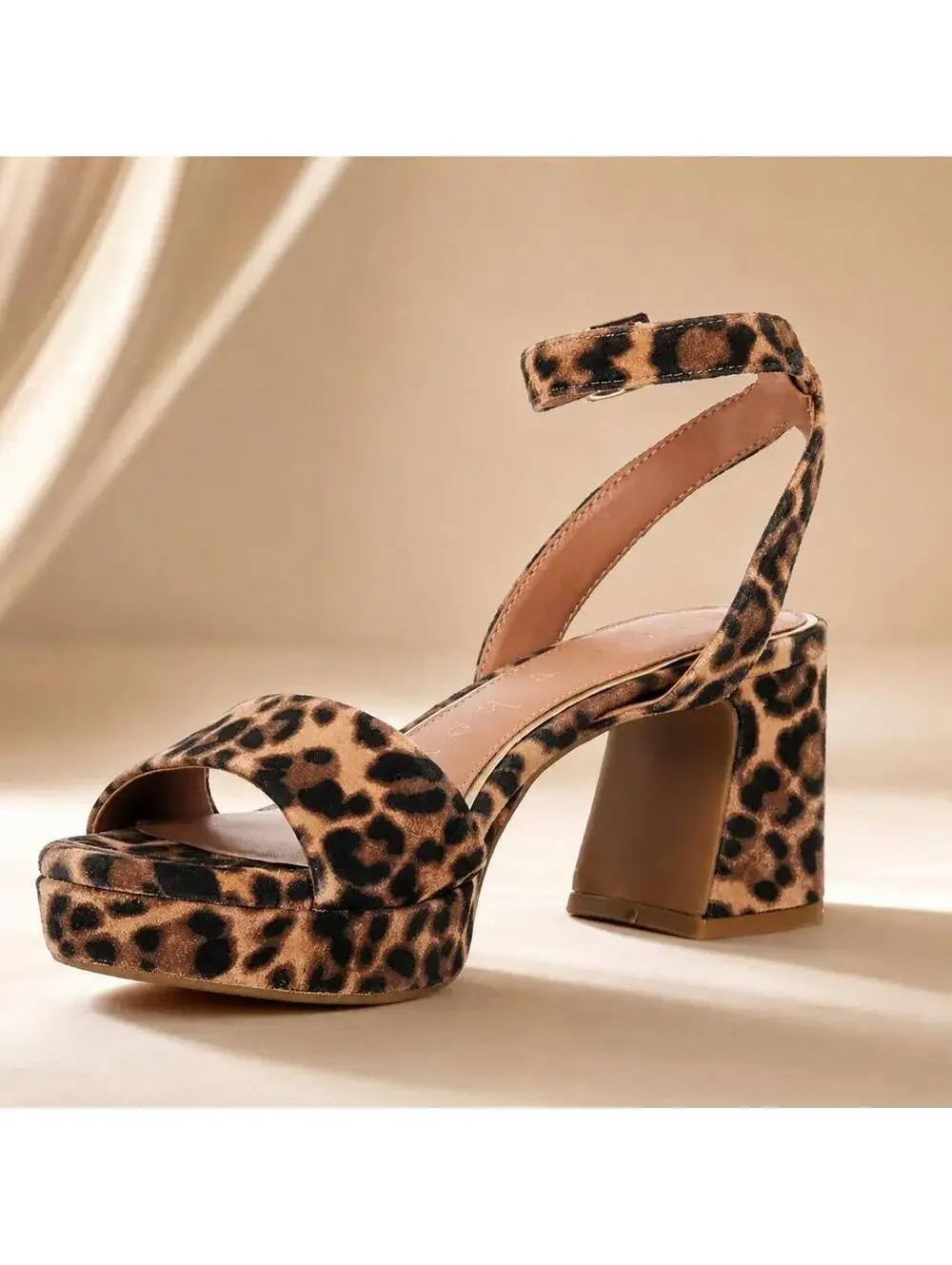NWT Copper Key Leopard Print Platform Block Heel Sandals Size 7M NWOB